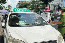 Tin tức trong ngày - Công an tuần tra, ‘xe taxi tráo tiền’ đột nhiên biến mất