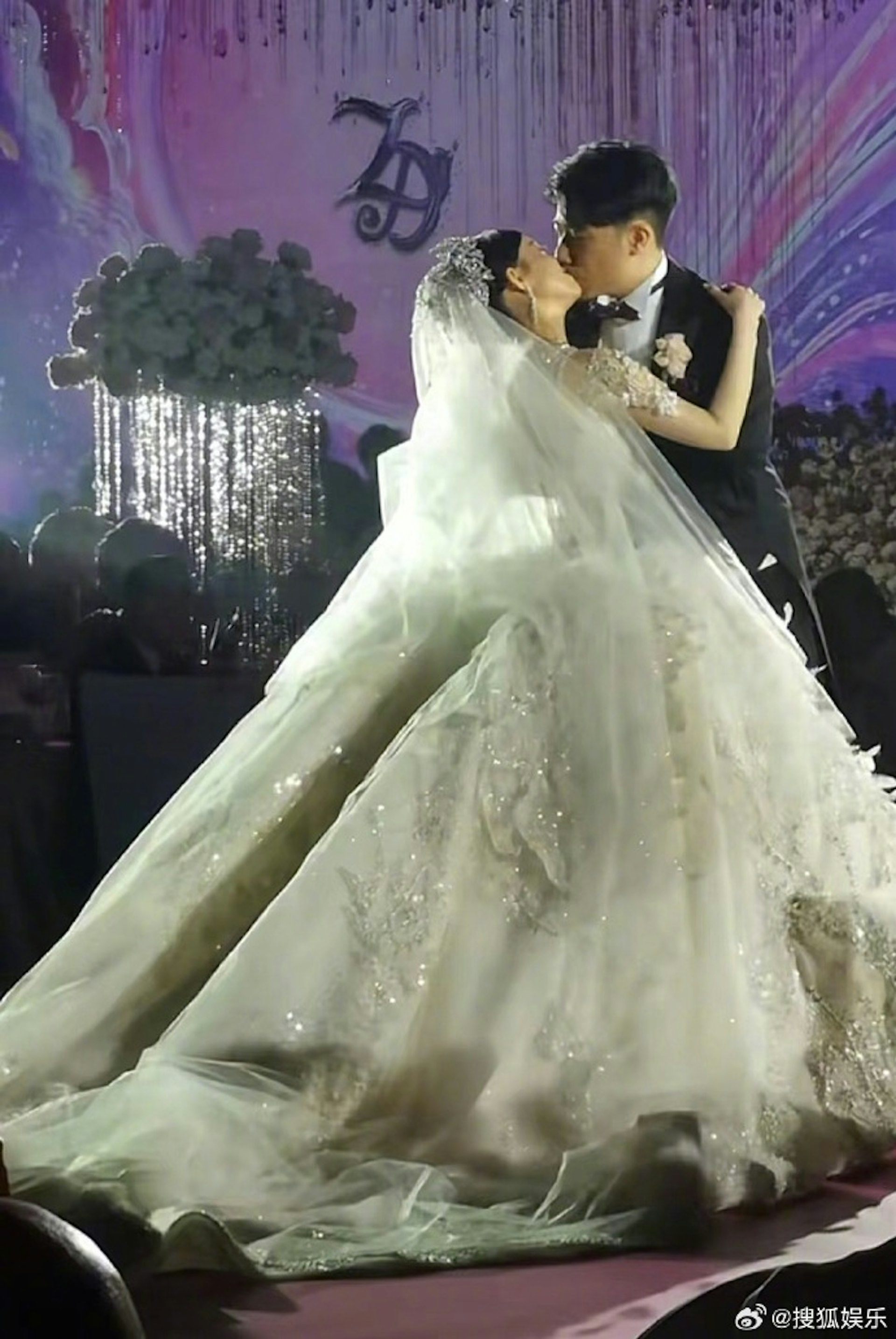 Lộ ảnh hôn lễ của 2 rich kid Trung Quốc khiến dân mạng xôn xao - 4