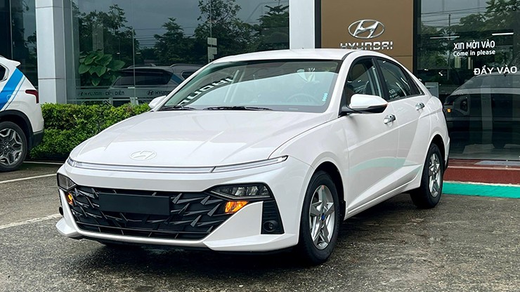 Hyundai Accent 2024 đã về đại lý, không kèm "lạc" và tặng thêm phụ kiện - 4