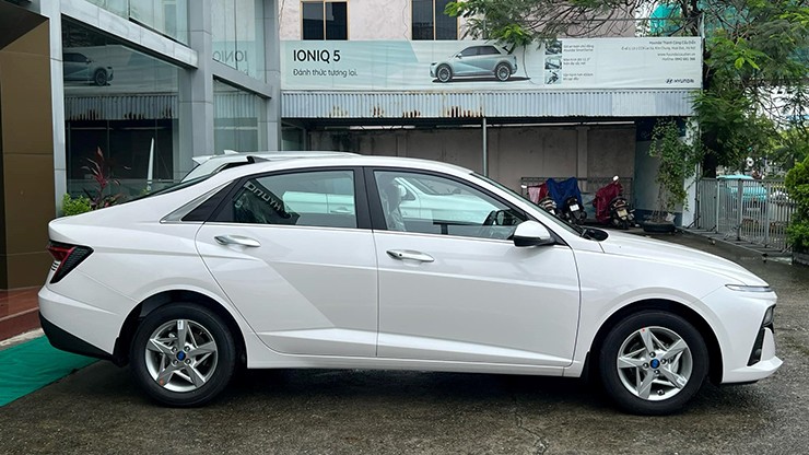 Hyundai Accent 2024 đã về đại lý, không kèm "lạc" và tặng thêm phụ kiện - 9