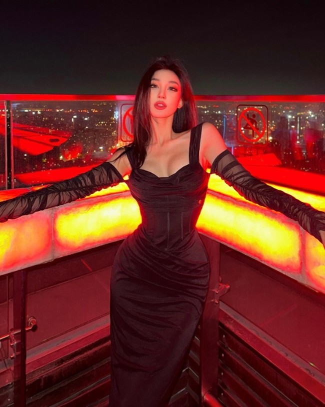 Nhà thiết kế thời trang có body “cháy” hơn người mẫu - 6