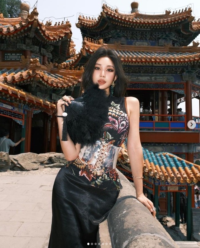 Nhà thiết kế thời trang có body “cháy” hơn người mẫu - 2