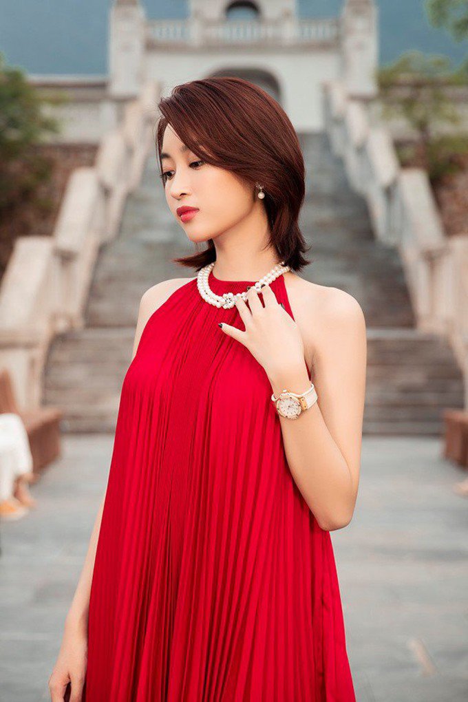Vợ chủ tịch CLB Hà Nội đeo đồng hồ 7 tỷ đồng, mặc gì cũng xinh, sang - 5