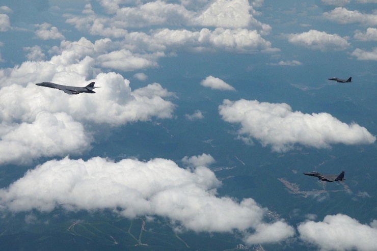 Mỹ điều oanh tạc cơ B-1B đến tập trận ném bom chung với Hàn Quốc. Ảnh: YONHAP