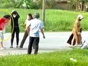 An ninh - Xã hội - Người phụ nữ đang mang thai gần sinh bị con nợ hành hung