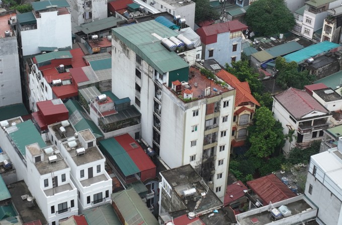 Ngõ 29/70 phố Khương Hạ quận Thanh Xuân, nơi xảy ra vụ cháy tháng 9/2023 làm 56 người chết, có rất nhiều chung cư mini, tập trung dân cư đông đúc. Ảnh: Ngọc Thành