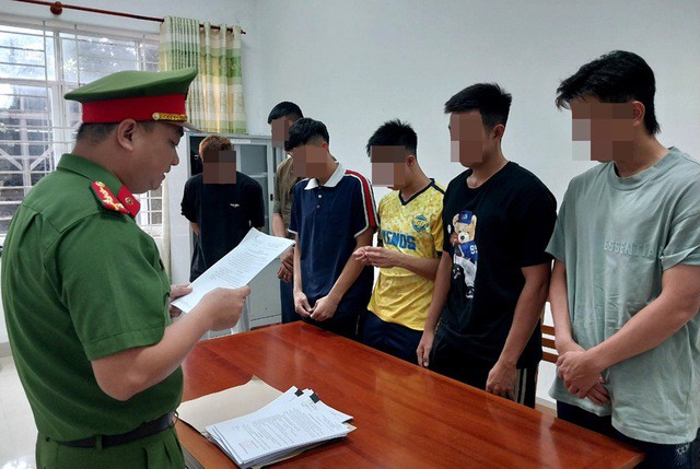 Cơ quan CSĐT Công an tỉnh Bà Rịa - Vũng Tàu đọc lệnh bắt tạm giam 6 bị can
