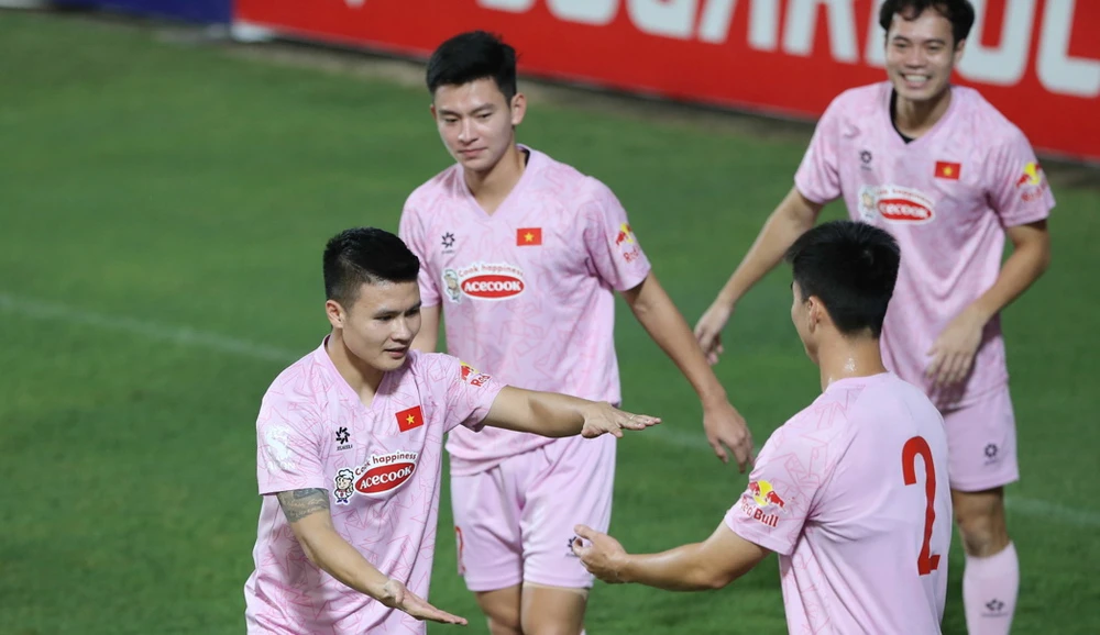 Quang Hải và đồng đội tiếp tục đá vòng loại thứ hai World Cup 2026 dù không còn nhiều cơ hội đi tiếp sau hai trận thua Indonesia. Ảnh: AN.