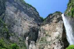 Thế giới - Thác nước tự nhiên nổi tiếng ở Trung Quốc bị phát hiện có…đường ống hỗ trợ