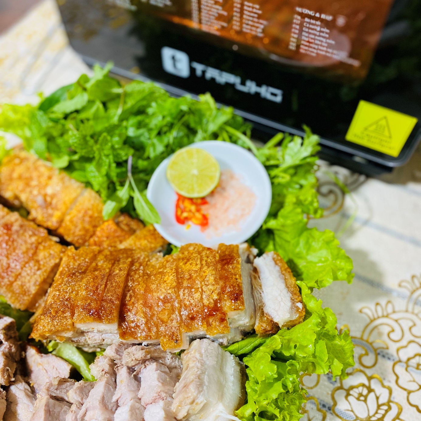 Cách làm heo quay giòn bì với thịt ba chỉ ngon và muối - 7