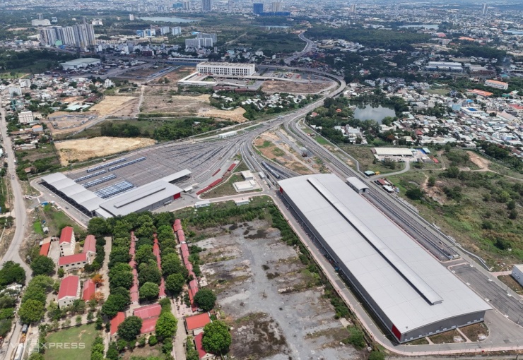 Khu depot của tuyến Metro Bến Thành - Suối Tiên (phường Long Bình, TP Thủ Đức), xây dựng năm 2012, là trung tâm điều khiển, bảo dưỡng và sửa chữa tàu.