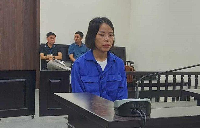 Nguyễn Thu Hương bị đưa ra xét xử tại phiên tòa.