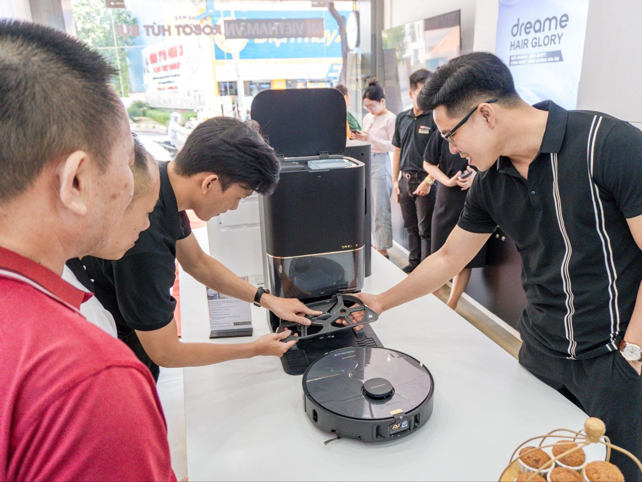 Khách mời được trực tiếp trải nghiệm sản phẩm
