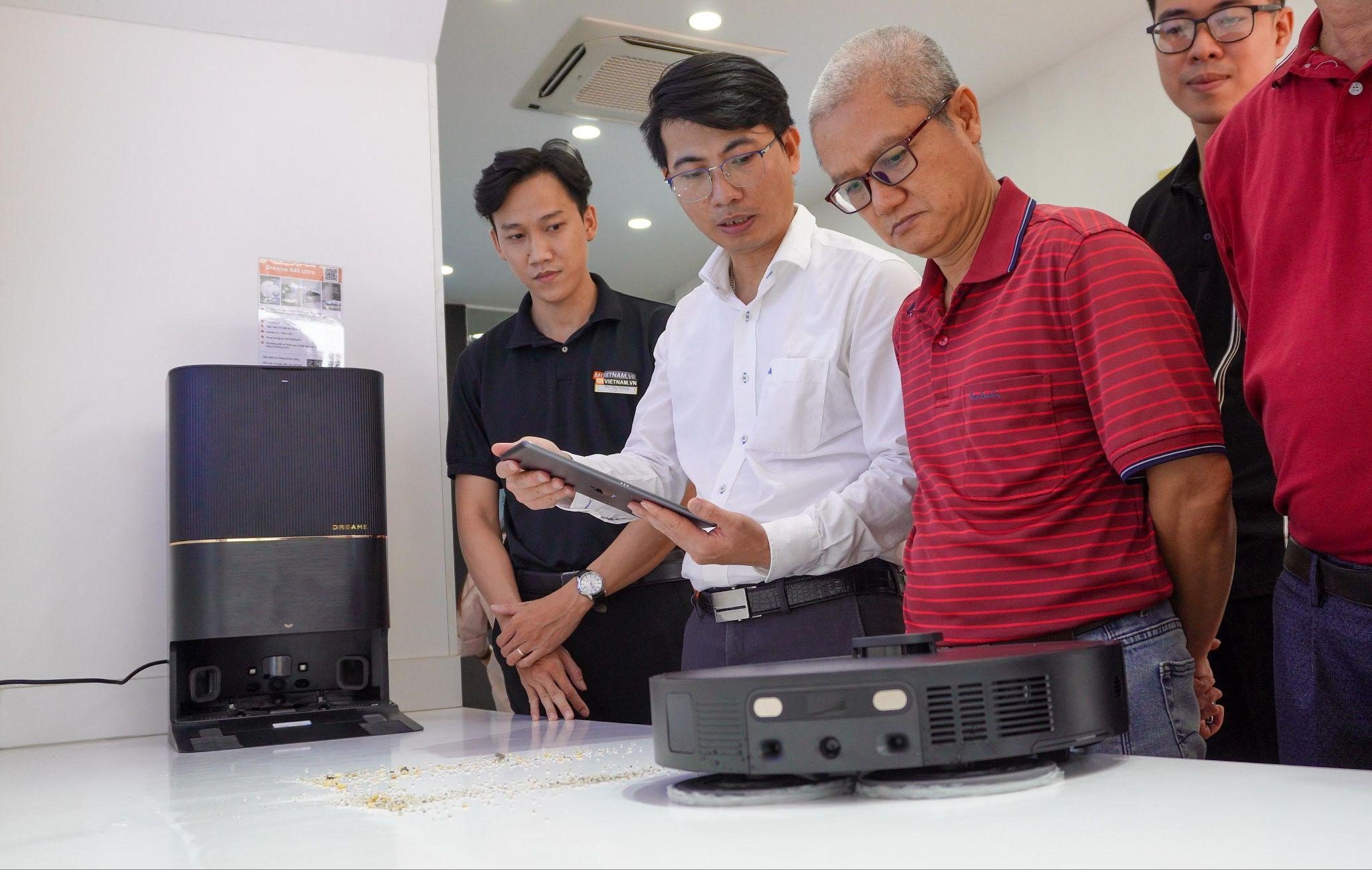 Thử nghiệm lực hút 12.000Pa trên robot với các loại bụi bẩn