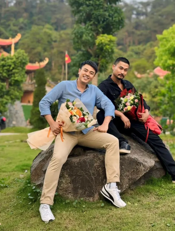 3 diễn viên chính của "Người một nhà" trong ngày phim đóng máy