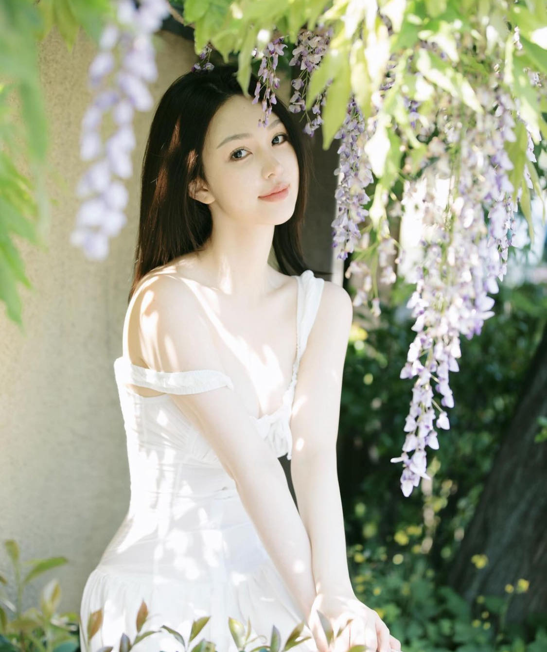 Hot mom Trung Quốc mặc váy trễ cổ xinh như nàng thơ - 3