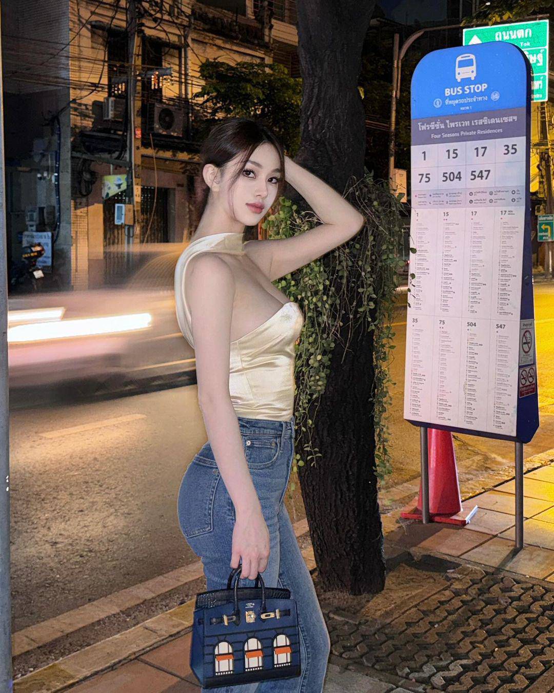 Hot mom Trung Quốc mặc váy trễ cổ xinh như nàng thơ - 8