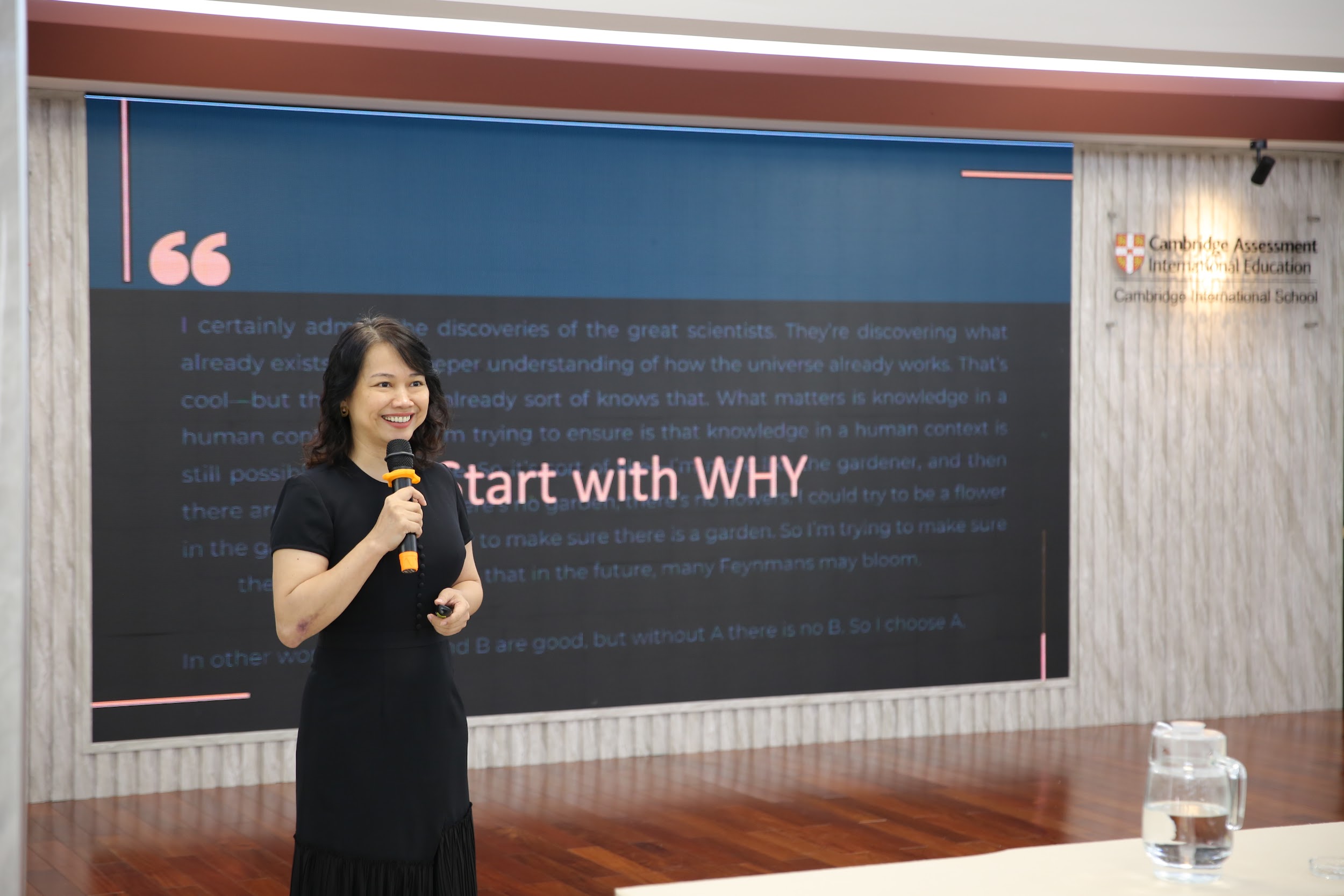 Tiến sĩ Vũ Phi Yên tại hội thảo VAS Career Talk.