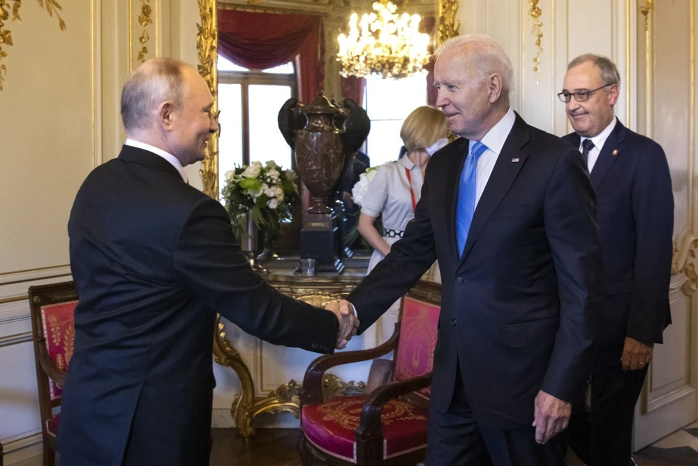 Tổng thống Nga Vladimir Putin (trái) và Tổng thống Mỹ Joe Biden tại hội nghị thượng đỉnh ở Geneva (Thụy Sĩ) vào năm 2021. Ảnh: KEYSTONE