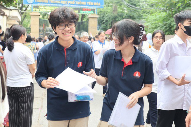 "Mình cùng làm thật tốt bài thi này rồi"