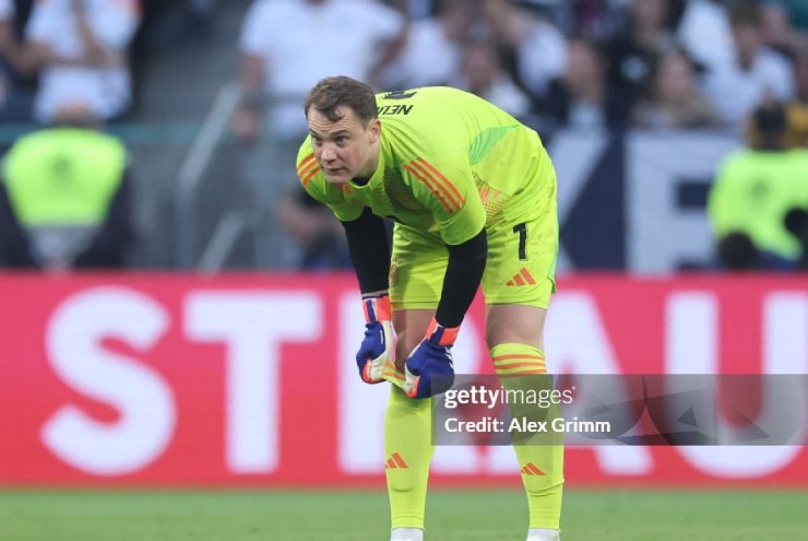 Neuer mắc sai lầm trong trận đấu với Hy Lạp 