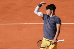 Alcaraz đi vào lịch sử Roland Garros, bị chuột rút vẫn thắng sau hơn 4 giờ