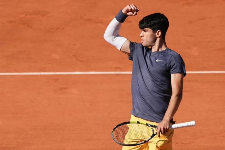 Alcaraz là tay vợt trẻ nhất giành vé vào 3 trận chung kết Grand Slam trên 3 mặt sân: đất nện, cứng và cỏ
