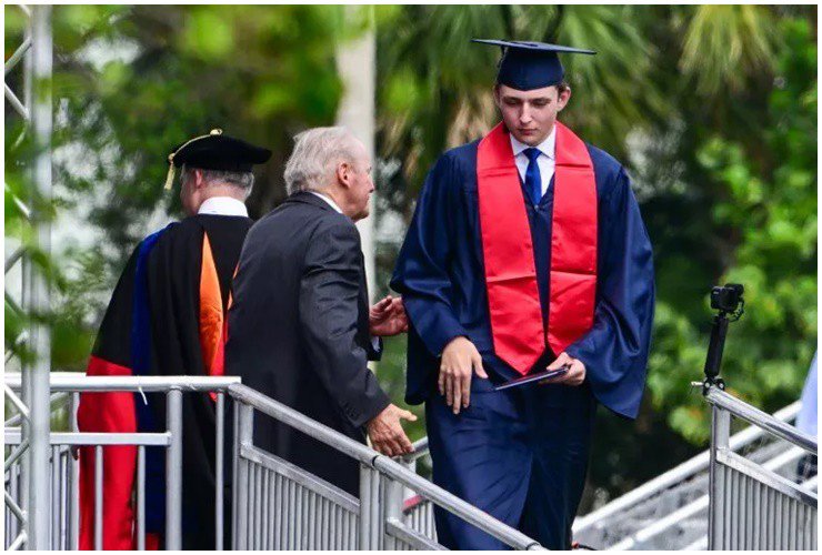 Barron Trump vừa mới tốt nghiệp cấp 3.