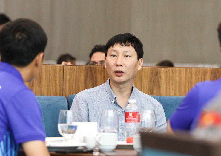 Do thời
tiết ban ngày ở Iraq lên tới 46 độ C, buổi tập đầu tiên của ĐT Việt
Nam dự kiến diễn ra vào 20h (giờ địa phương, khoảng 0h giờ Việt
Nam)