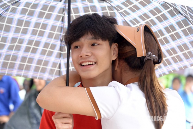 Kết thúc kỳ thi lớp 10: Thí sinh, phụ huynh như &#39;trút được gánh nặng&#39; - 8
