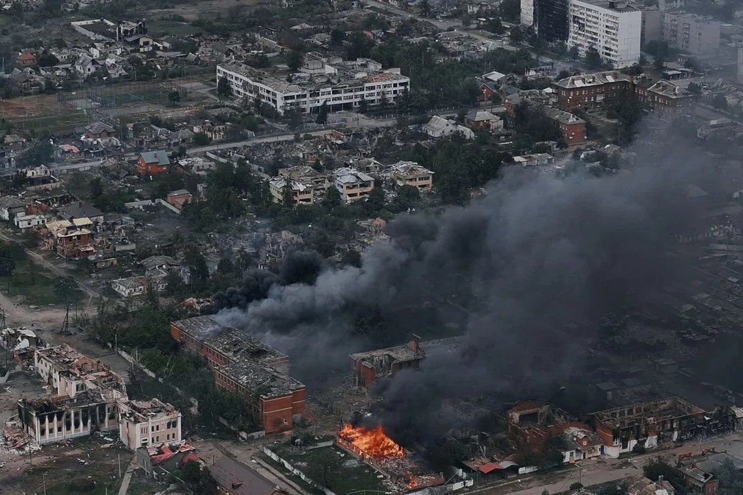 Thị trấn Vovchansk bị tàn phá do xung đột (ảnh: Kyiv Independent)