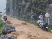 Tin tức trong ngày - Hướng dẫn viên kể lại 4 tiếng mắc kẹt ở lưng đèo Mã Pì Lèng do mưa lũ