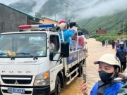 Tin tức trong ngày - Giải cứu 400 du khách nước ngoài "đi phượt" mắc kẹt ở Đồng Văn do mưa lũ