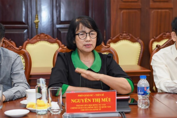  PGS.TS Nguyễn Thị Mùi phát biểu tại buổi họp của Ngân hàng Nhà nước, ngày 9/6. Nguồn: SBV 