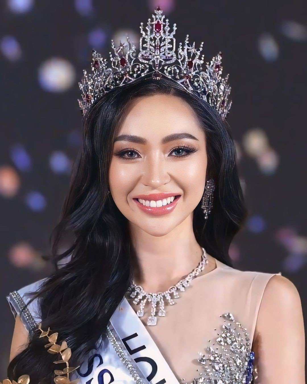 Hoa hậu Hoàn vũ Lào 2024 chỉ cao 1,65 m - 2