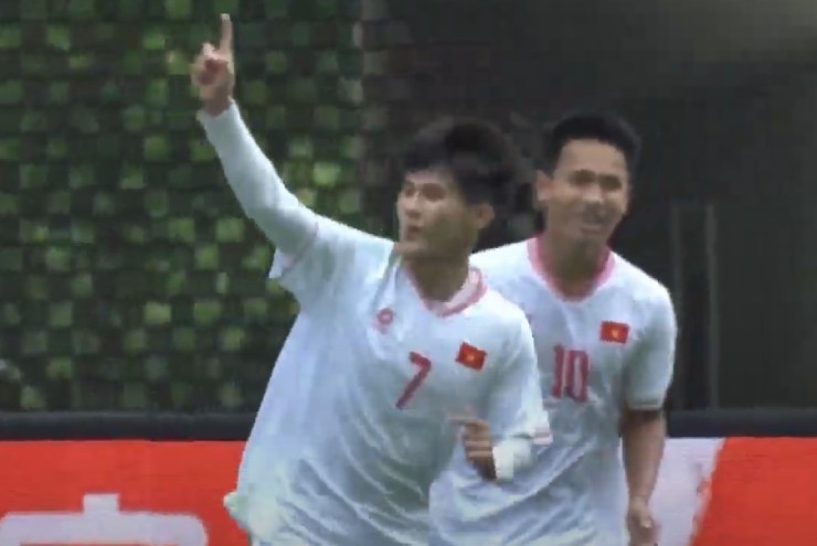 Long Vũ ghi bàn đầu tiên cho U19 Việt Nam tại giải cúp tứ hùng giao hữu