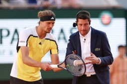 Xui xẻo bị "cướp" điểm quan trọng, Zverev ngậm ngùi mất cúp Roland Garros