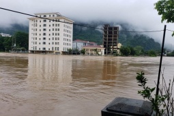 Tin tức trong ngày - Mưa 4 ngày liên tiếp, nhiều tuyến phố ở TP Hà Giang chìm trong &quot;biển nước&quot;