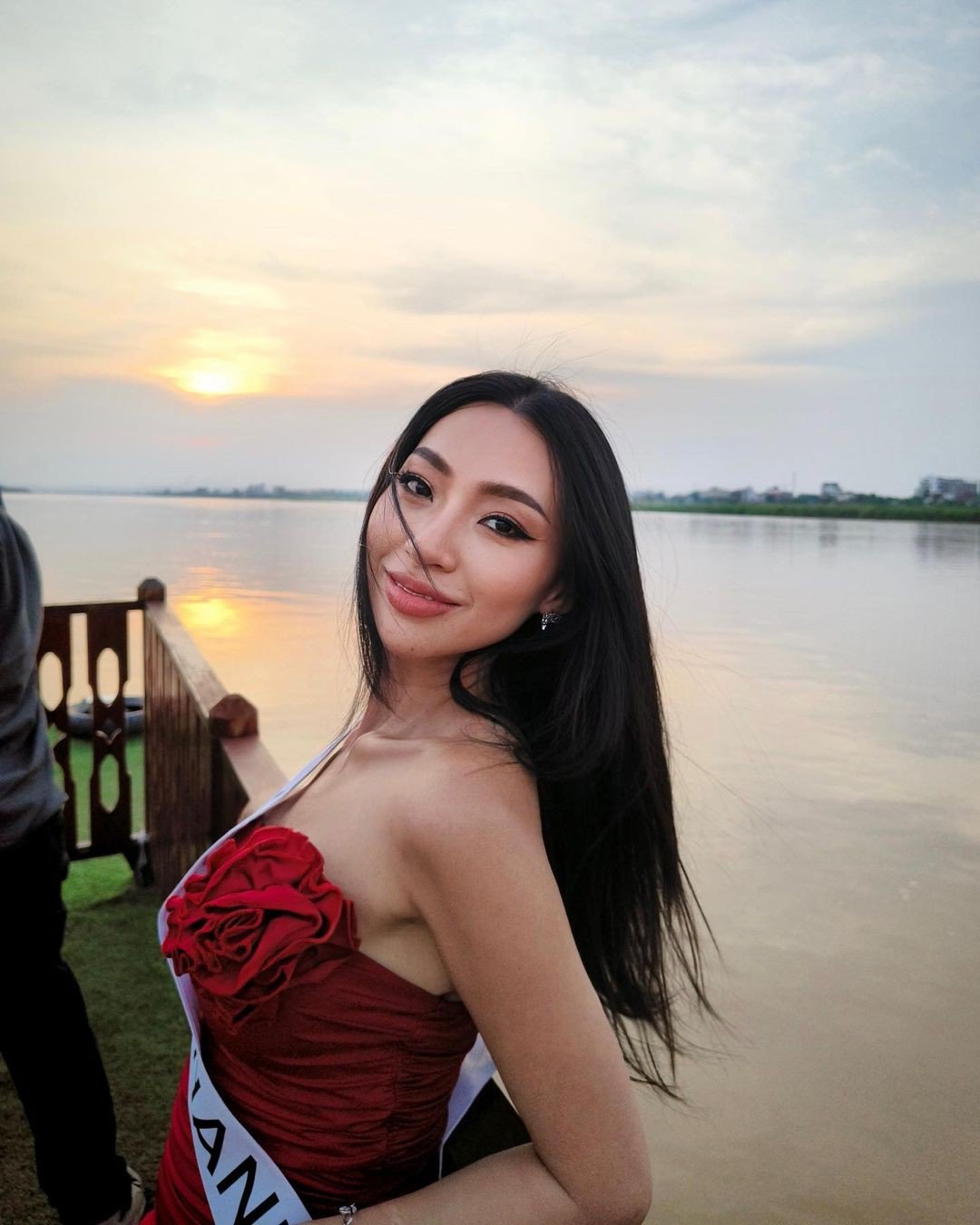 Hoa hậu Hoàn vũ Lào 2024 chỉ cao 1,65 m - 8