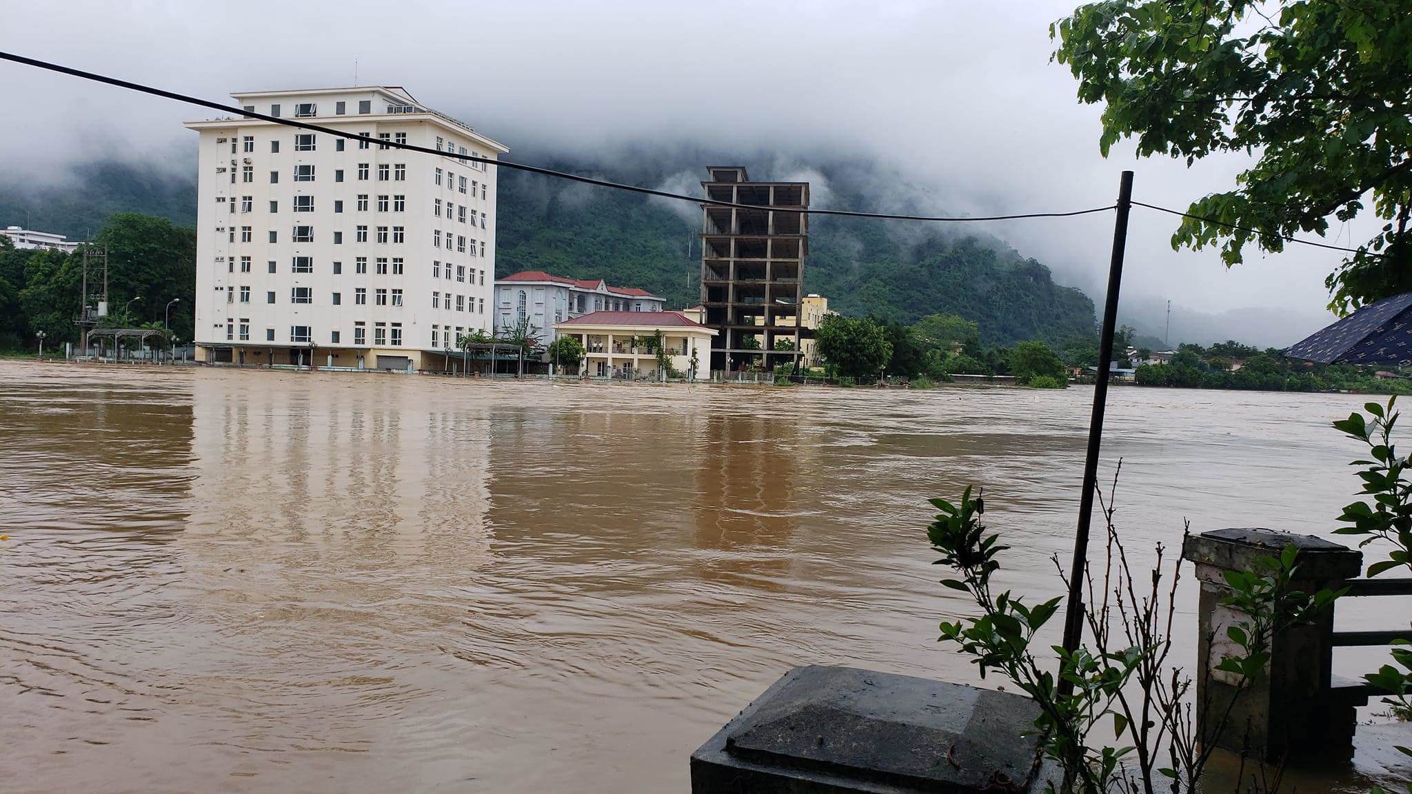 Mưa lớn gây ngập lụt nghiêm trọng tại TP Hà Giang