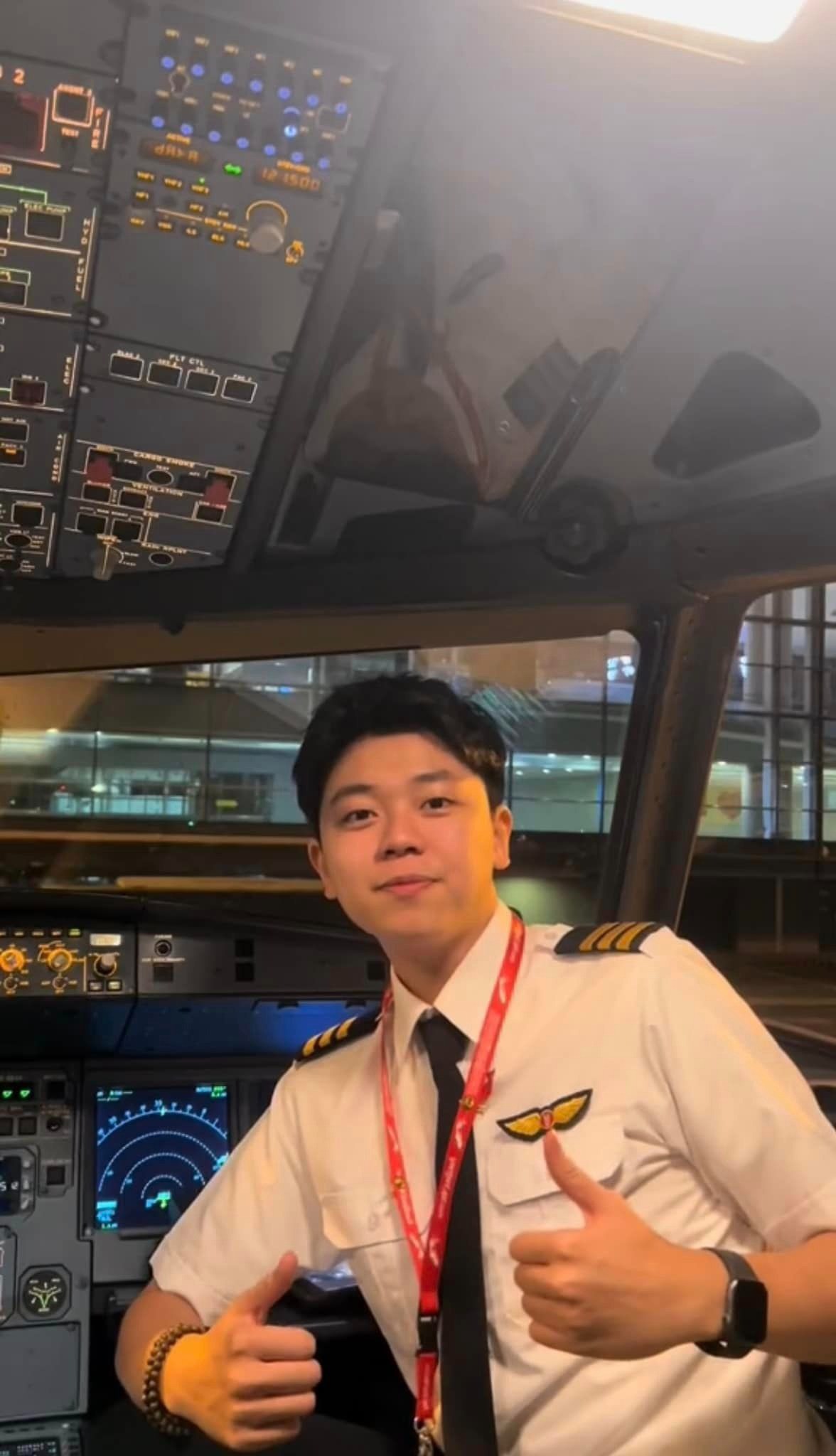 Phi công hotboy Hà Còi: Đủ đam mê, bạn sẽ chạm đến giấc mơ của mình - 1