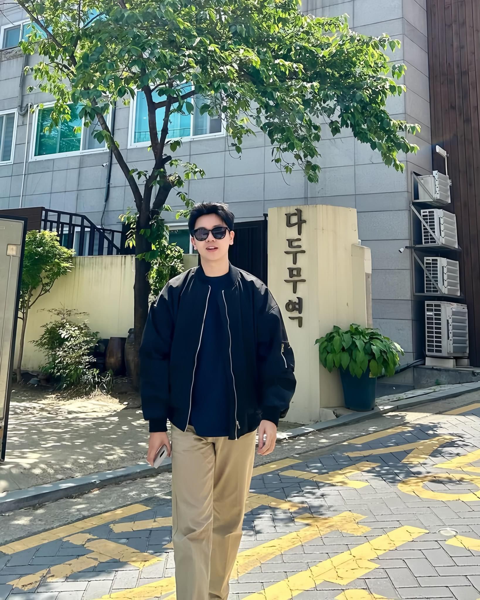 Vẻ ngoài điển trai của nam cơ phó đang hot trên MXH