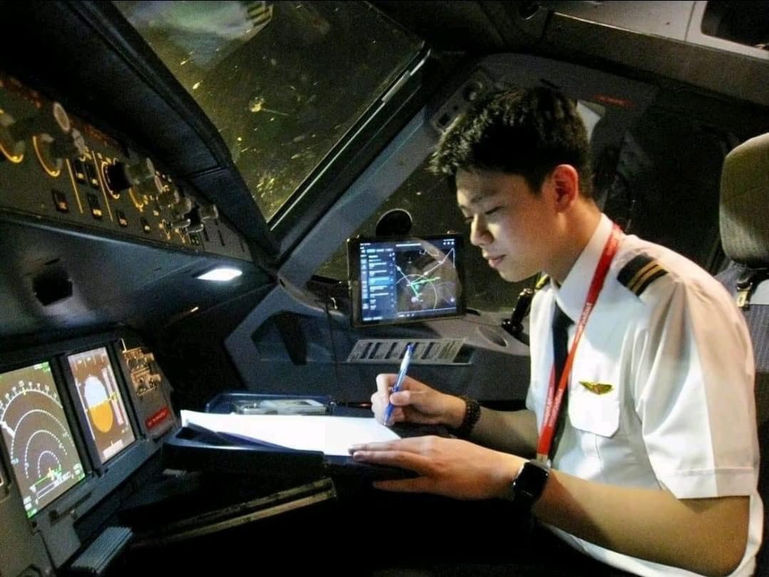 Phi công hotboy Hà Còi: Đủ đam mê, bạn sẽ chạm đến giấc mơ của mình - 4