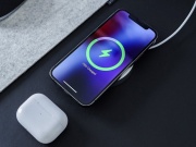 Thời trang Hi-tech - Sạc không dây liệu có hại cho pin iPhone?