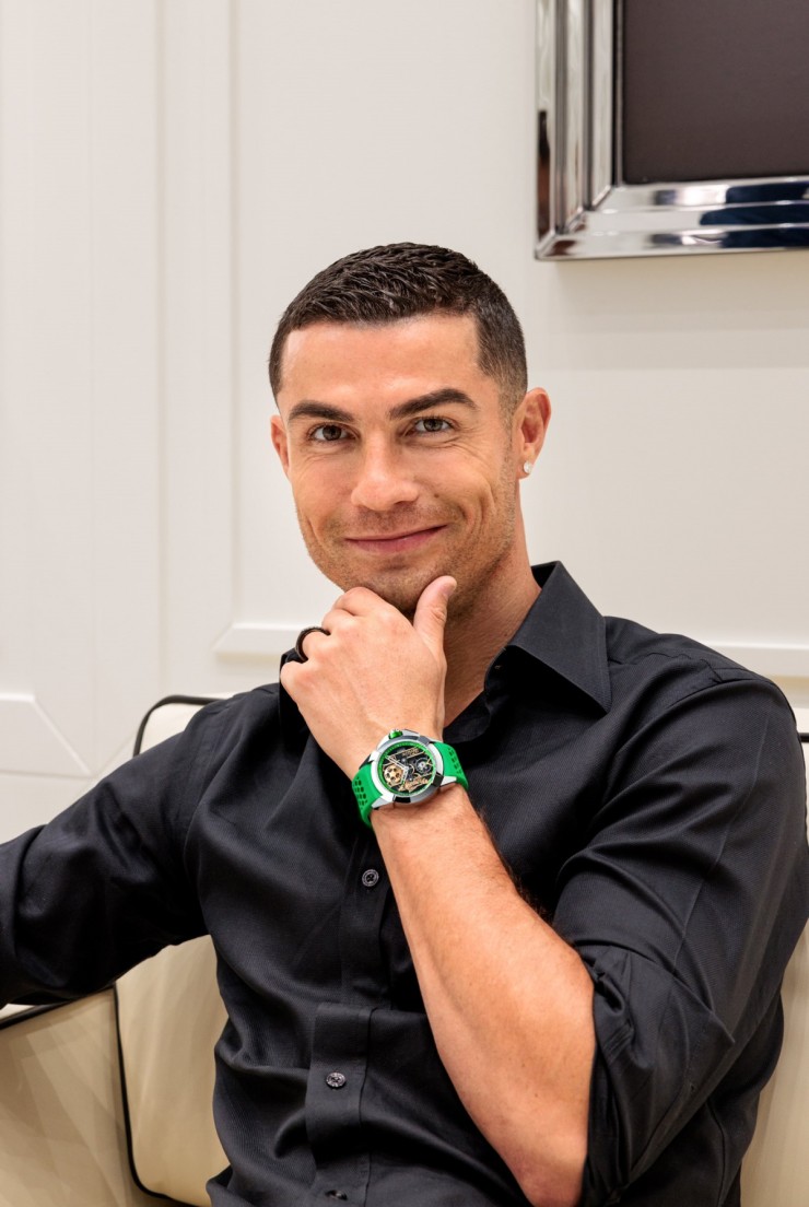 Cristiano Ronaldo diện đồ xa xỉ ton-sur-ton - 1