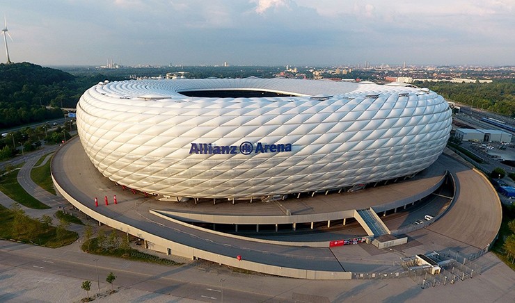Sân Allianz Arena còn được gọi là sân Munich Football Arena, nằm ở Munich, Đức. Đây là nơi đội tuyển Đức sẽ đá trận khai mạc Euro 2024 với Scotland lúc 2 giờ ngày 15/6 (giờ Việt Nam).
