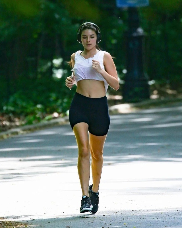 Suri chạy bộ trong công viên Trung tâm ở New York vào sáng sớm ngày 4/6.