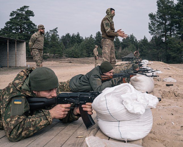 Một trại huấn luyện của tiểu đoàn Azov ở ngoại ô Kiev. Ảnh: The Washington Post