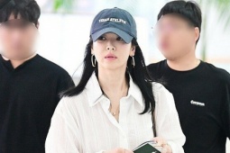 Thời trang - Song Hye Kyo diện đồ oversized ra sân bay