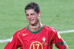 Bóng đá - Ngày Ronaldo òa khóc như đứa trẻ ở EURO 2004